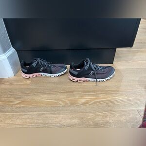 On CloudFlow women’s size 7